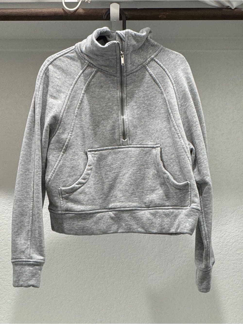 Like New: Women’s cropped half zip sweatshirt, size small